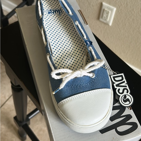 NIB DVS WOMENS Denim and White Canvas Shoes 9 - Picture 1 of 3